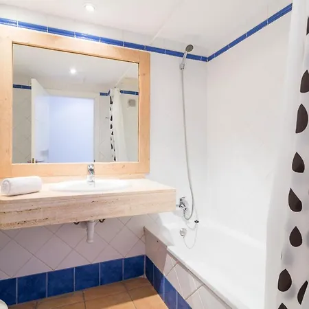 Appartement 2 Bedroom Apartment, 30m To The Beach, Tamariu, Costa Brava *