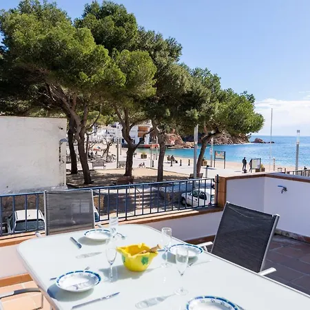 2 Bedroom Apartment, 30m To The Beach, Tamariu, Costa Brava Appartement